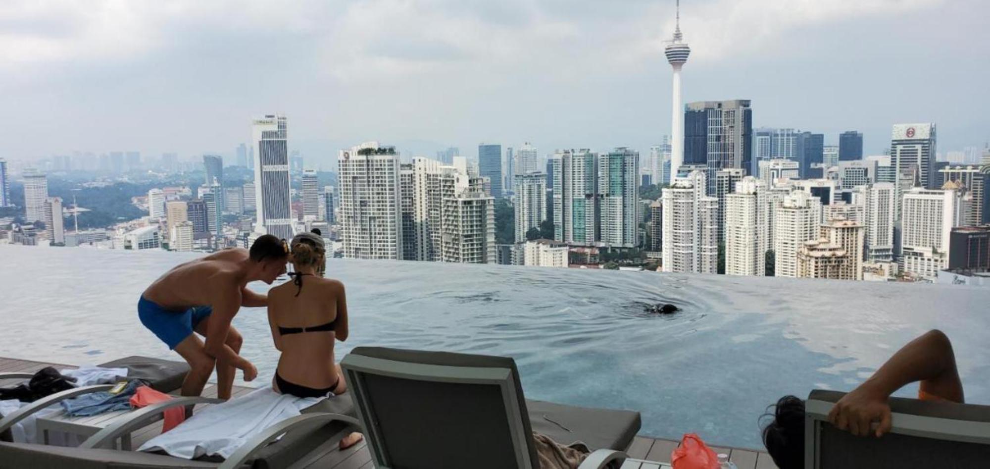Lotus Infinity Pool At Lucentia Apartment Kuala Lumpur Bagian luar foto
