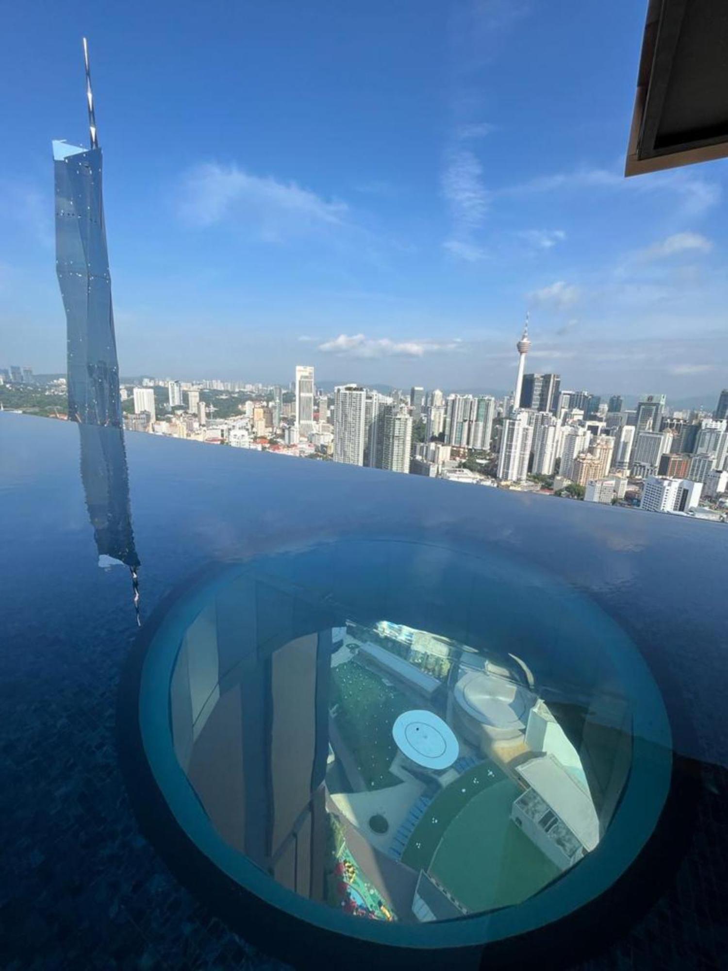 Lotus Infinity Pool At Lucentia Apartment Kuala Lumpur Bagian luar foto