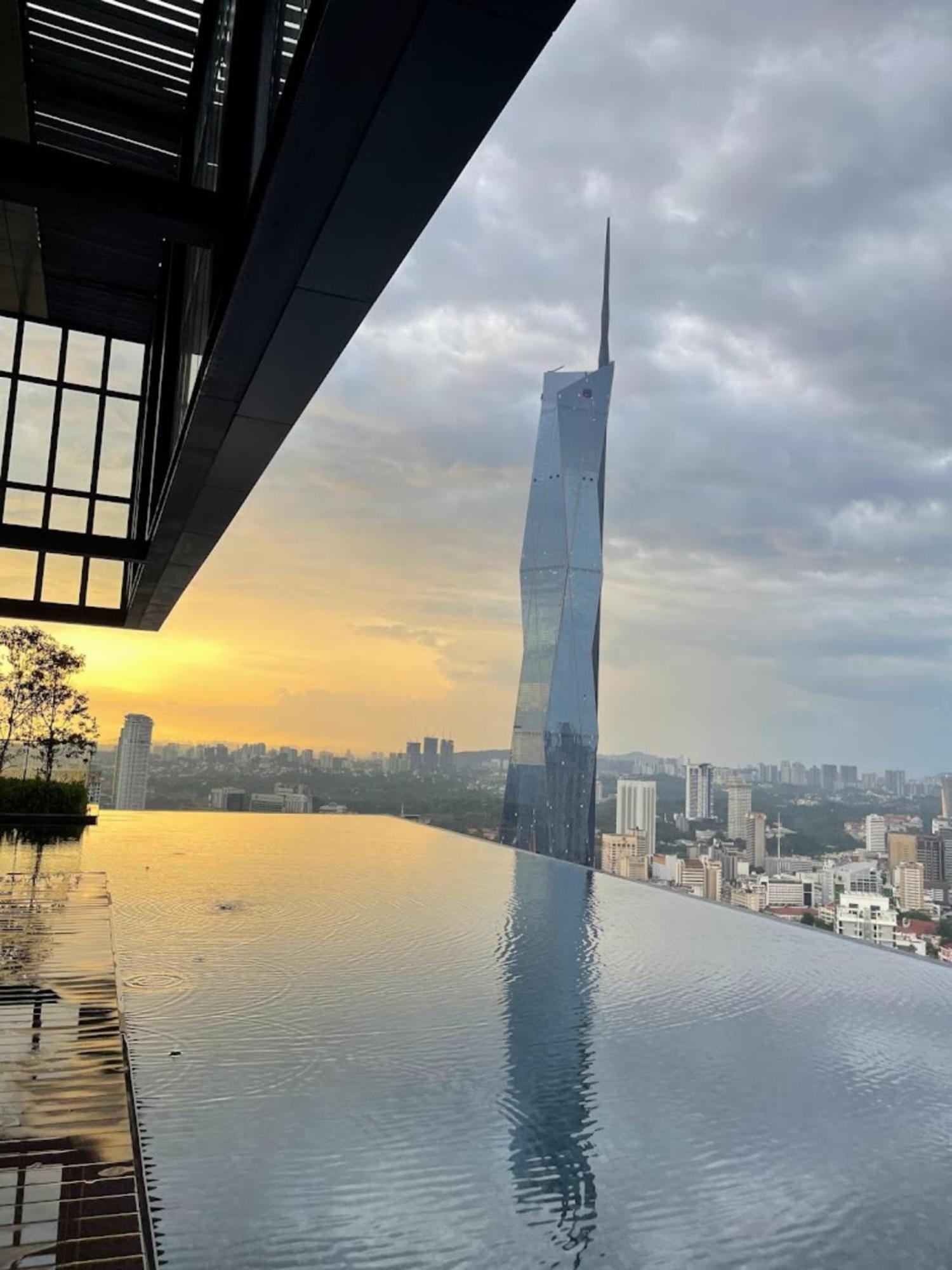 Lotus Infinity Pool At Lucentia Apartment Kuala Lumpur Bagian luar foto