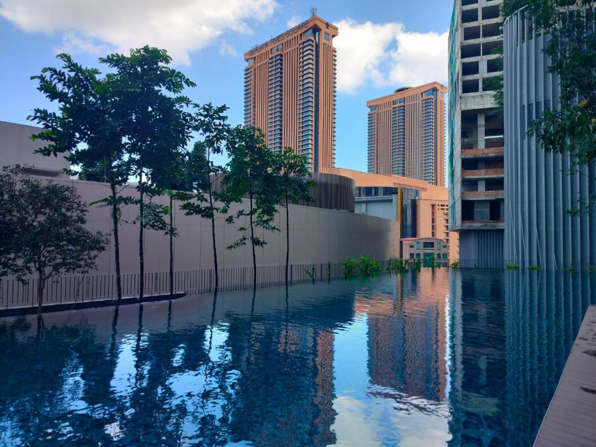 Lotus Infinity Pool At Lucentia Apartment Kuala Lumpur Bagian luar foto
